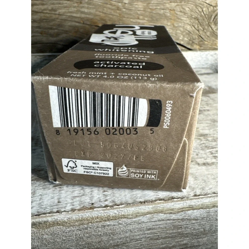 hello Activated Charcoal Whitening Toothpaste Exp 02/2027‎